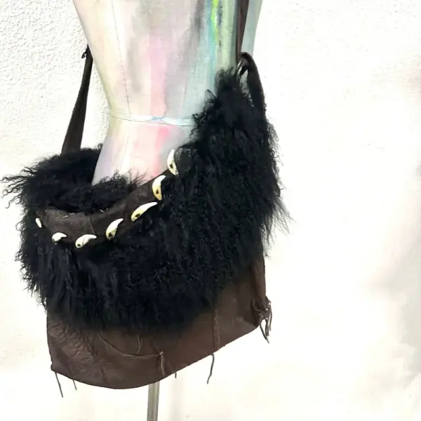 8 Wolves Shoulder Bag