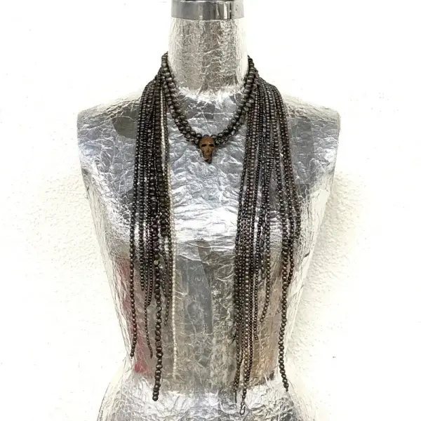 Broken Necklace, Pearl