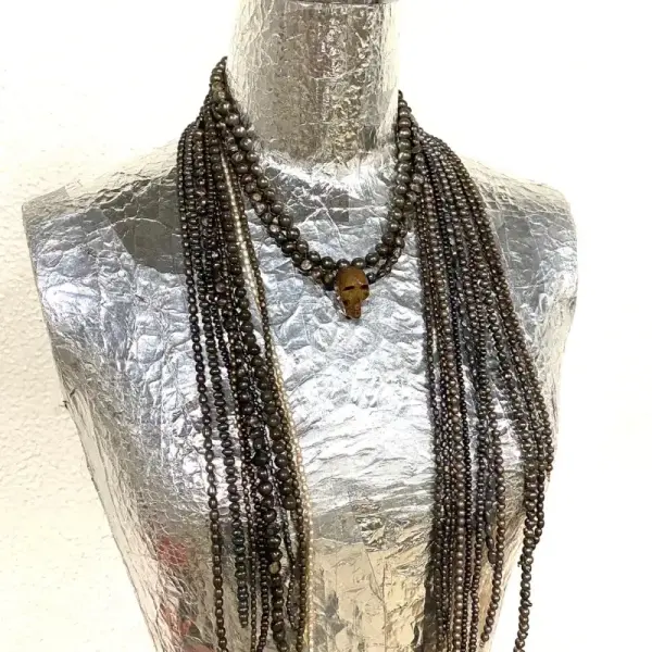 Broken Necklace, Pearl